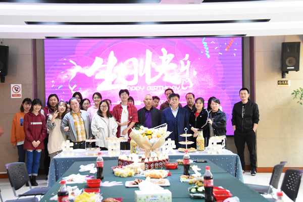 “感恩有你，携手同行”！爱体育平台举办2022年一季度员工集体生日会
