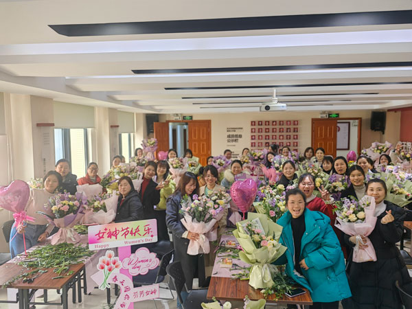 2025爱体育平台防雷女神节插花沙龙